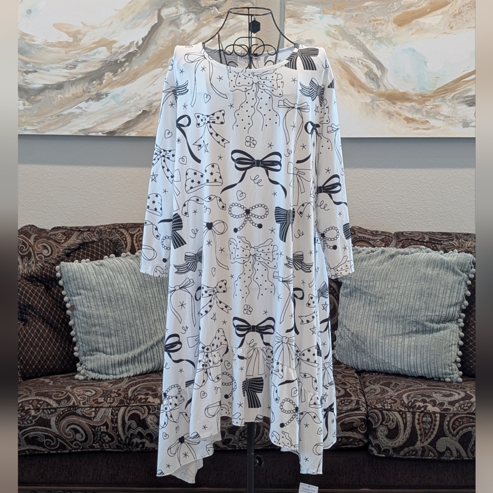 NWT White and Black Assymetrical Bow Tunic/Dress